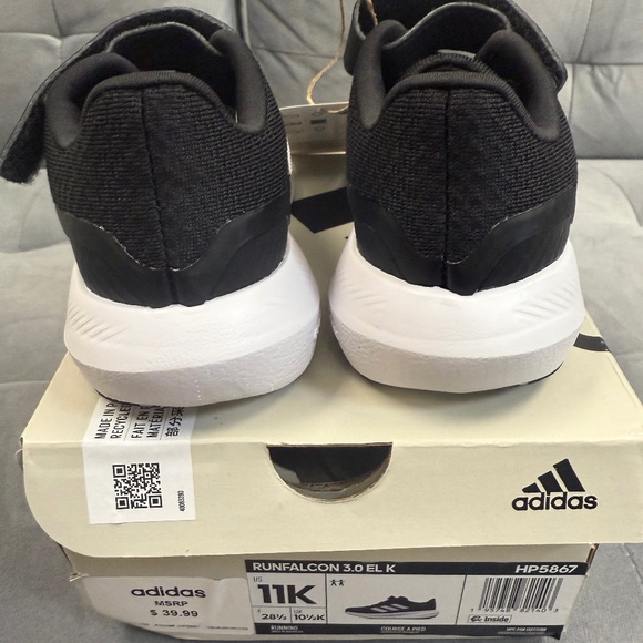 Adidas Run Falcon size 11 Youth Brand New - Picture 6 of 7